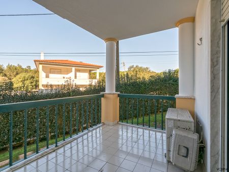 Apartamento T2 para arrendamento com móveis em condomínio com piscina na Amoreira - Photo 2