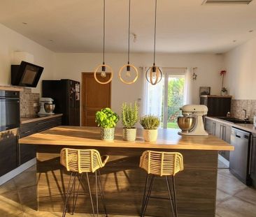 Location Maison 5 pièces 164m² TOURRETTE LEVENS 06690 - Photo 3