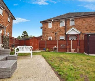 Chertsey Lane, Staines-upon-thames, Surrey, TW18 - Photo 2
