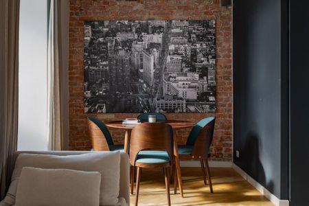 Kamieniczny klimat przy Placu Zbawiciela 53 m² - Zdjęcie 2