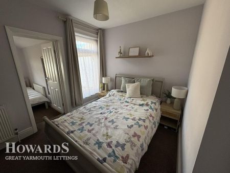 3 bedroom end of terrace house to rent - Photo 3