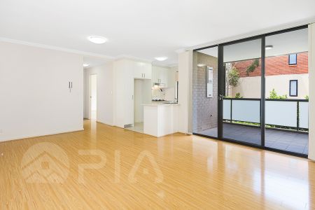 Modern Finish 2 Bedroom Apartment - 3 min to station - Photo 4