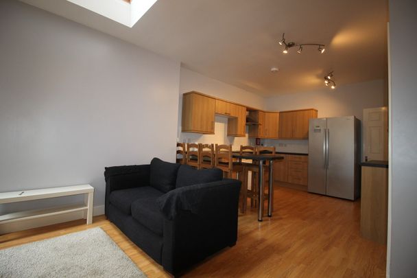 6 Bed Terraced House, Livingstone Road, SO14 - Photo 1