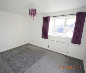 Semi-detached house to rent on - Photo 3