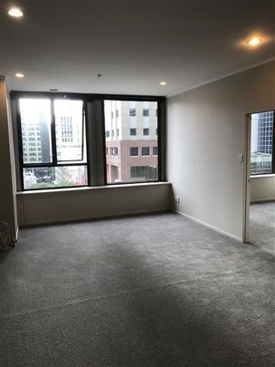 Close to the centre of it all! - Photo 1