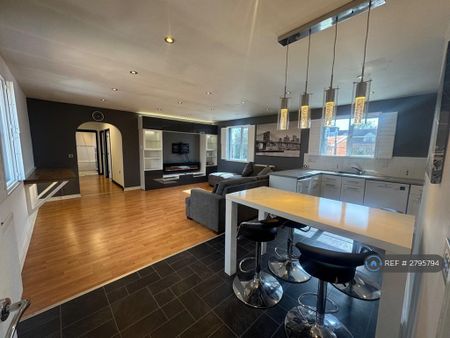 2 bedroom flat to rent - Photo 4