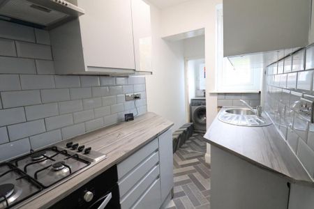 3 bedroom terraced house to rent - Photo 2