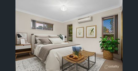 IMMACULATE FAMILY HOME - Photo 3