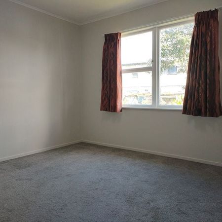 3 bedrooms family home in Papatoetoe - Photo 4