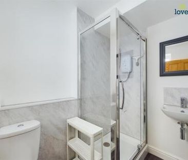 4 bedroom House To Let - Photo 3