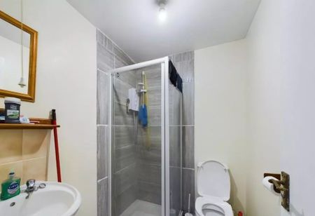 1 Bed Flat, Cardigan Gardens, LU1 - Photo 2