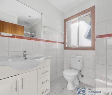 Comfort, Convenience & Contemporary Living - Photo 2