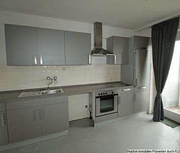 Zentral, geräumig, mit Balkon und Einbauküche! - Foto 2