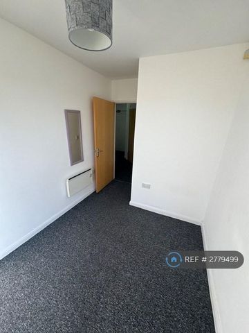 2 bedroom flat to rent - Photo 5