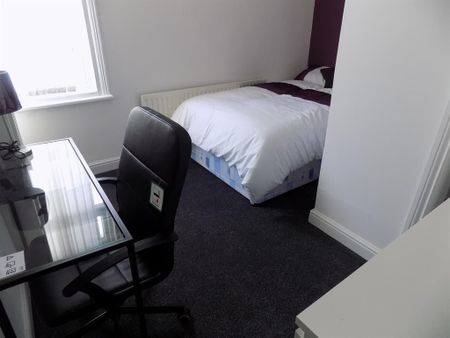 3 bedroom private hall to rent - Photo 5