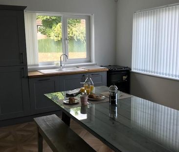 4 bedroom detached house to rent - Photo 2