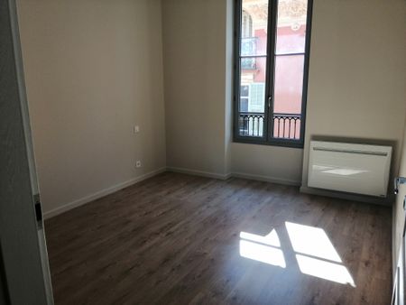 Location Appartement 3 pièces 65m² NICE 06000 - Photo 2