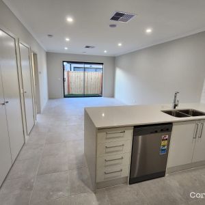 15 Ravenna Street, Clyde, VIC 3978 - Photo 2