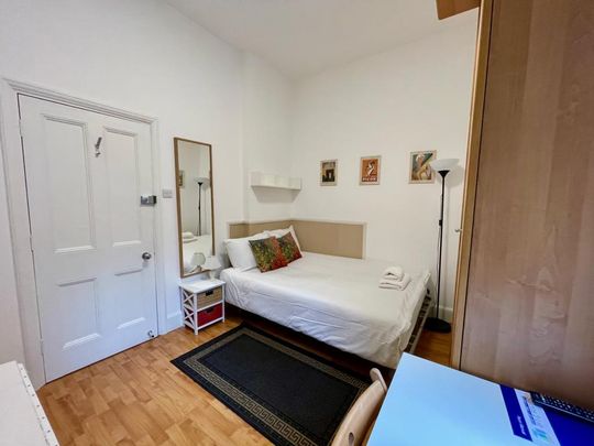 Flat 207 Fulham Palace Road, Fulham W6 9HH - Photo 1