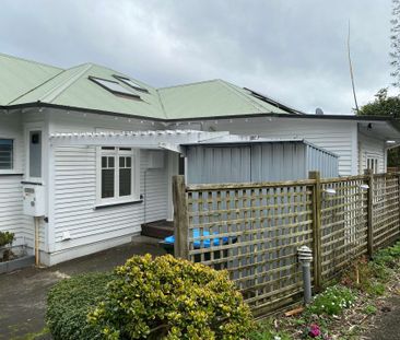 Cosy 2 bedroom flat with a covered deck yard - Photo 6