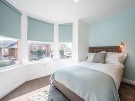 Superior living in this beautifully restored house Room tbc - Photo 1