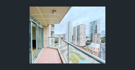 UNFURNISHED Modern high level 3 bedder with all facilities! - Photo 4