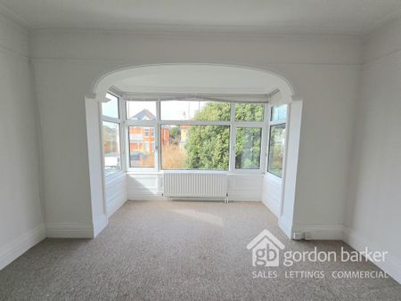 3 bedroom flat to rent - Photo 4
