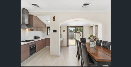 Immaculately presented family home - Photo 5