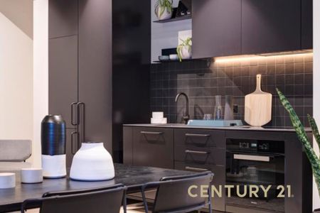 Stylish City Living with Stunning Views - Photo 3