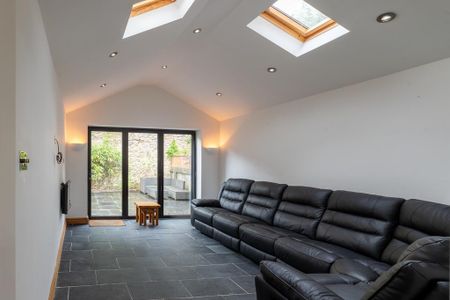 4 bedroom semi-detached house to rent - Photo 2