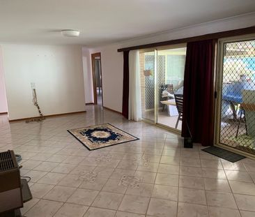 4 BEDROOM FAMILY HOME - Photo 3