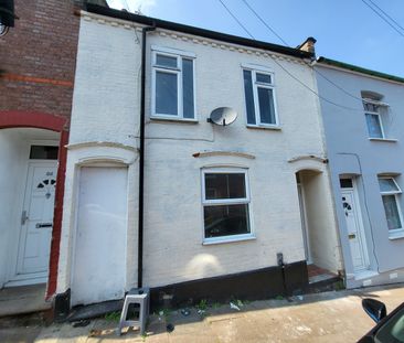 3 Bedroom Terraced for Rent - Photo 1