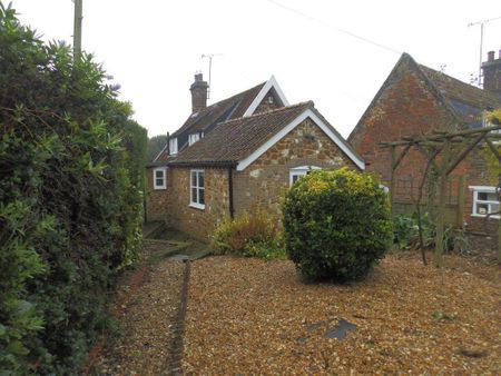 4 bedroom detached house to rent - Photo 3