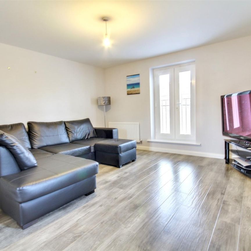 2 Bedroom Flat / Apartment to let - Photo 1