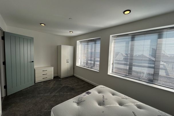 Burlington Square - Photo 1