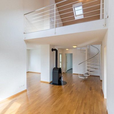 Grosszügige 4.5-Zimmerwohnung im Attikageschoss - Photo 1