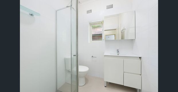 Modern 1 Bedroom Apartment - Photo 1