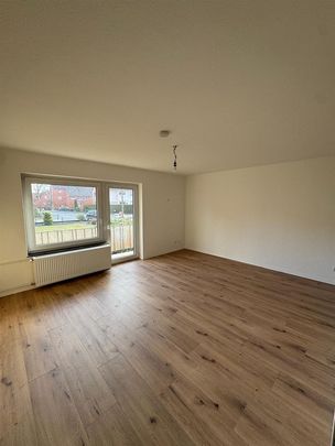 Erstbezug nach vollständiger Renovierung, moderne und bezugsfertige Wohnung - Photo 1