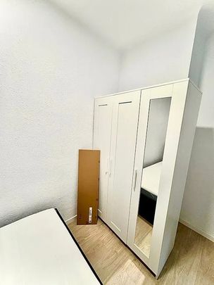 Carrer de Bac de Roda, Barcelona, Catalonia 08020 - Photo 1