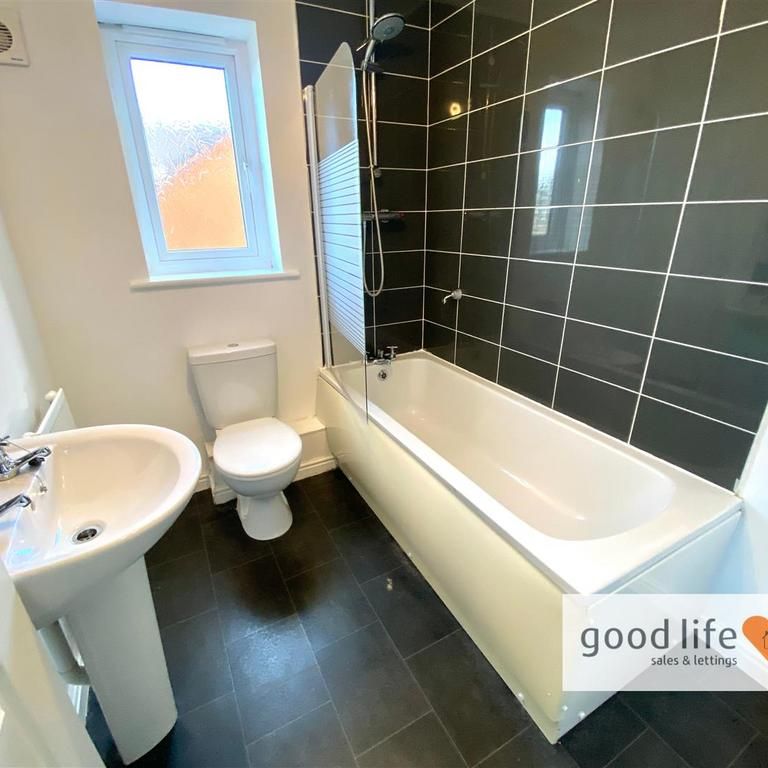 3 bedroom semi-detached house to rent - Photo 1