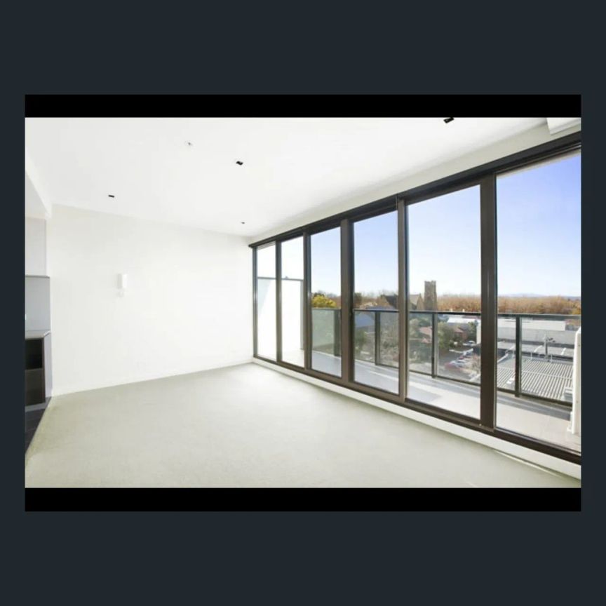 MODERN AND SPACIOUS APARTMENT - Photo 1