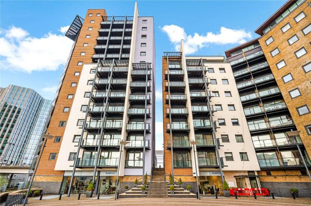 A Luxurious Three-Bedroom Penthouse in Canary Wharf, London, E14. - Photo 1