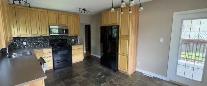 Duplex house with 5 bedroom and 2 bathroom in Varisty, UOC | Calgary - Photo 1