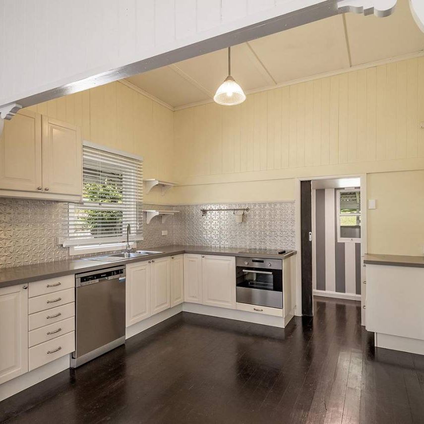 Charming Queenslander in the Heart of Cooroy - Photo 1