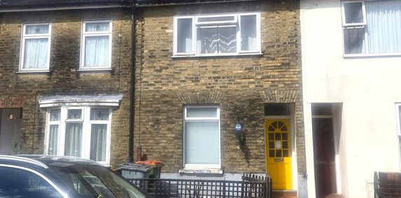 2 bedroom terraced house to rent - Photo 2
