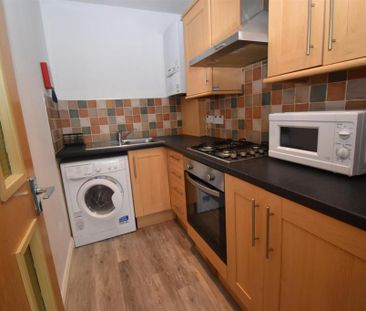 2 bedroom flat to rent - Photo 4