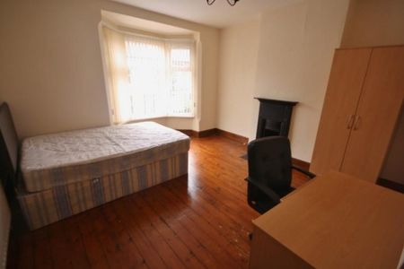 3 Bed - Barclay Street, Leicester, - Photo 2