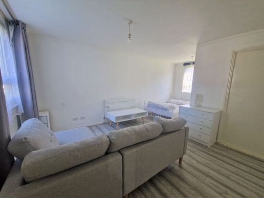 1 Bed Flat, Lockerbie Avenue, LE4 - Photo 1