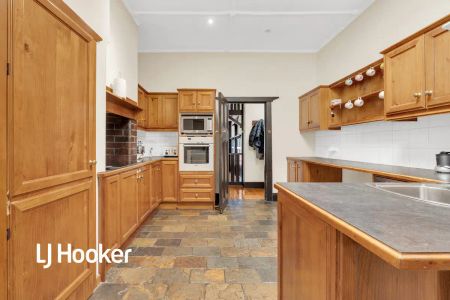 “Character Bungalow” - Photo 4