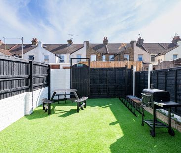 💎 Brand New Premium Ensuite Rooms | £0 Deposit Room 4 - Photo 1